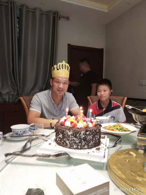 孤独的狼的第一张照片--台湾王婆说媒