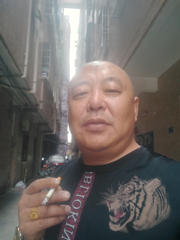 人在TA乡的第一张照片--台湾王婆说媒