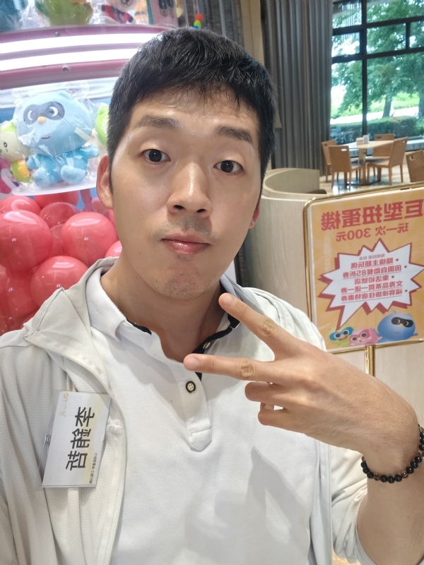 銪哲的第一张照片--台湾王婆说媒